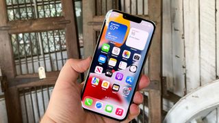 Hızlı Başlangıç'ı kullanarak iPhone 13'ünüzü nasıl kurarsınız?