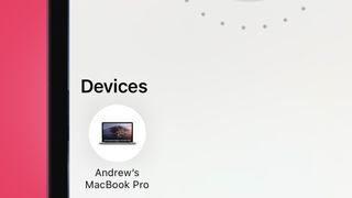 Airdrop'u gösteren bir MacBook ekranı