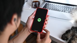 Spotify'da şarkılar nasıl indirilir